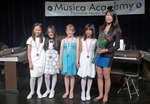 ����� �������� � ����������� �����: Flora, Kaylen, Alisa,  Althea, Miss Chen